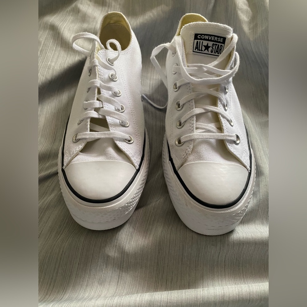 Converse platform shoes EUC. Worn twice